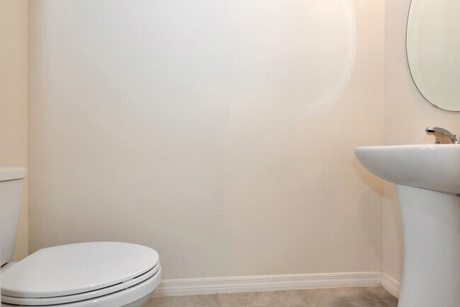 Building Photo - 35 Vista Oaks Ln