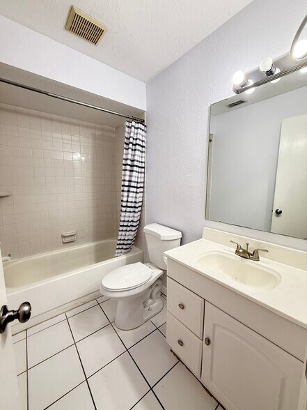 Building Photo - 5106 Gainesville Dr