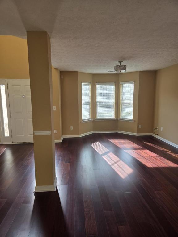 Building Photo - 1465 Stoneleigh Way