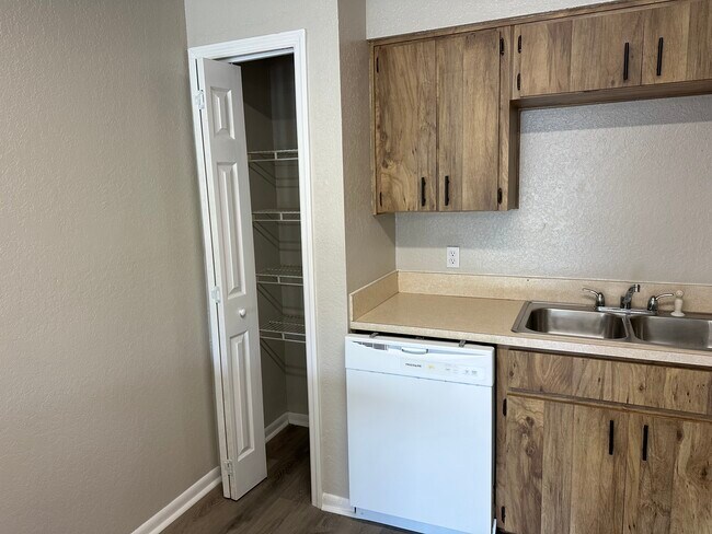 Building Photo - 3110 Harmon Ln