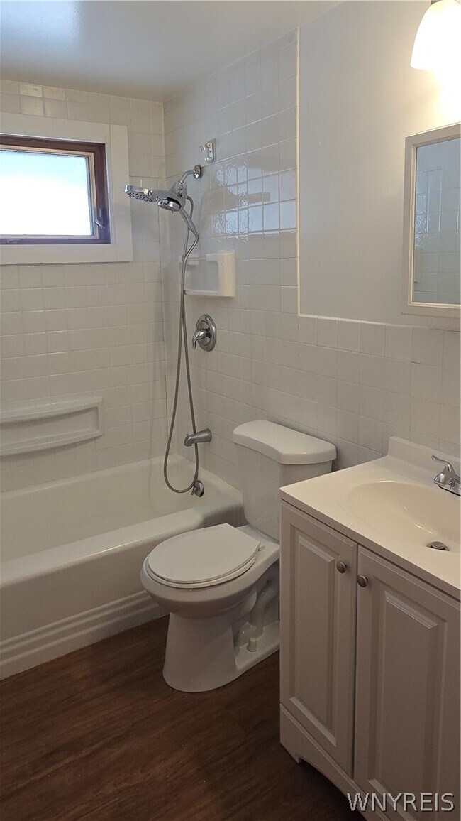 Building Photo - 525 Huxley Dr