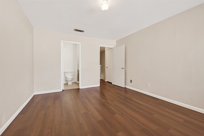 Building Photo - 1920 Augusta Dr