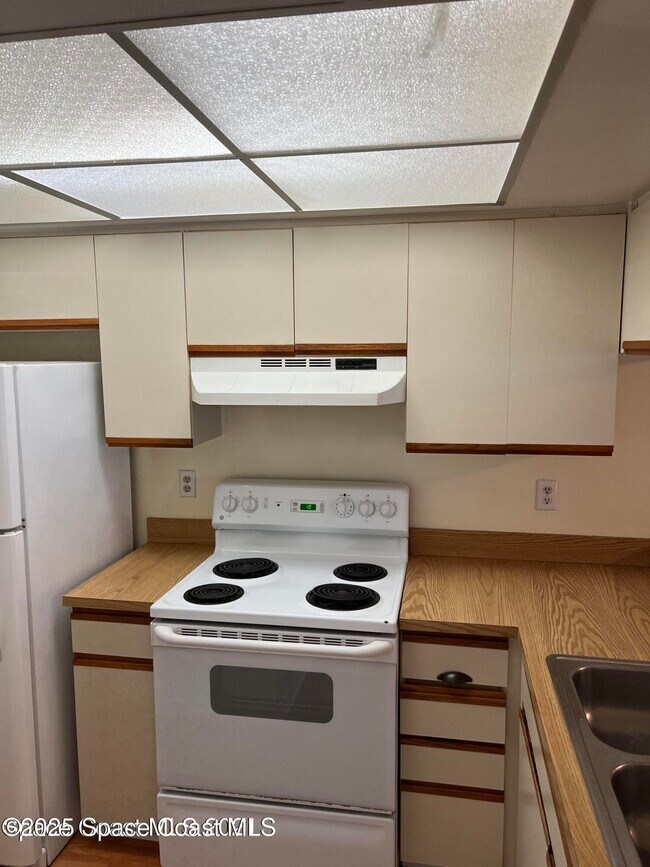 Building Photo - 3036 Sir Hamilton Cir