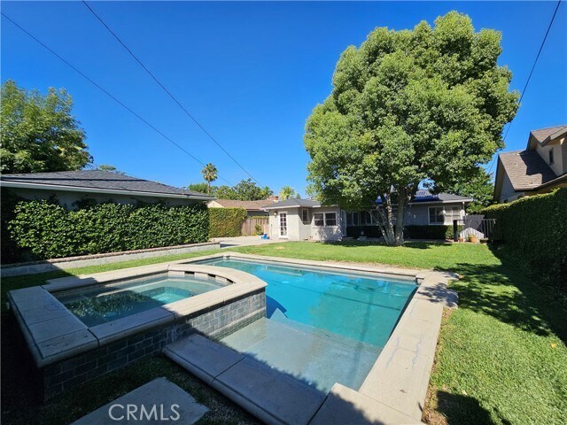 Building Photo - 743 Kerns Ave