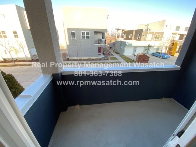 Building Photo - Modern 2 bed, 1 bath Townhome in Daybreak