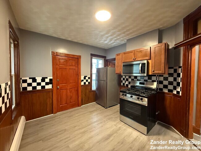 Building Photo - 2A Marshfield St