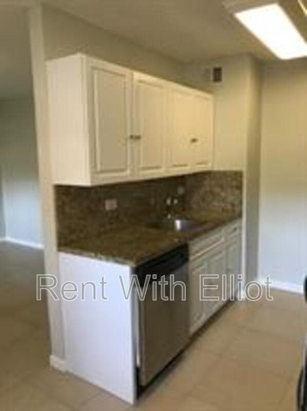 Building Photo - 1405 Miami Rd