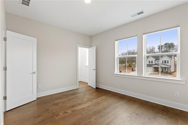 Building Photo - 4815 Briscoe Dr