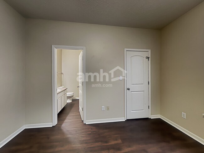 Building Photo - 15476 Old Pond Cir
