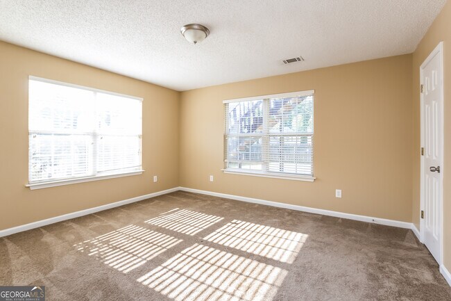 Building Photo - 2061 Registry Dr