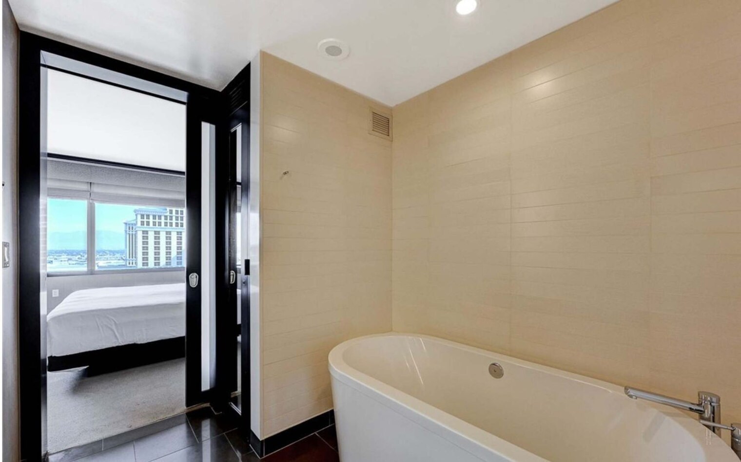 Building Photo - 2600 W Harmon Ave