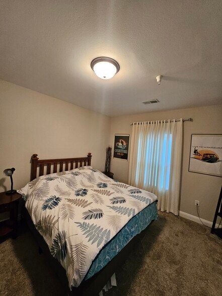 Building Photo - 230 Plaza Gardens Ct