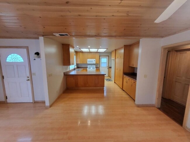 Building Photo - 10800 Atwood Rd