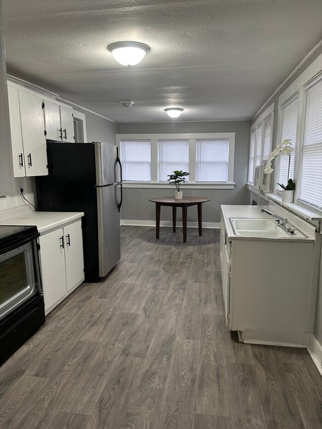 Building Photo - Nice Single Family Home In Lawrence