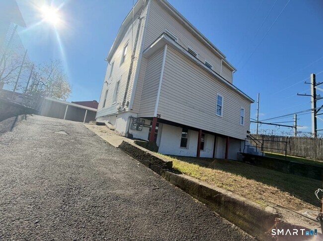 Building Photo - 26 Clarence St