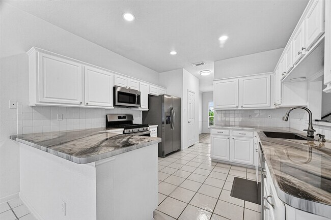 Building Photo - 1253 El Camino Village Dr