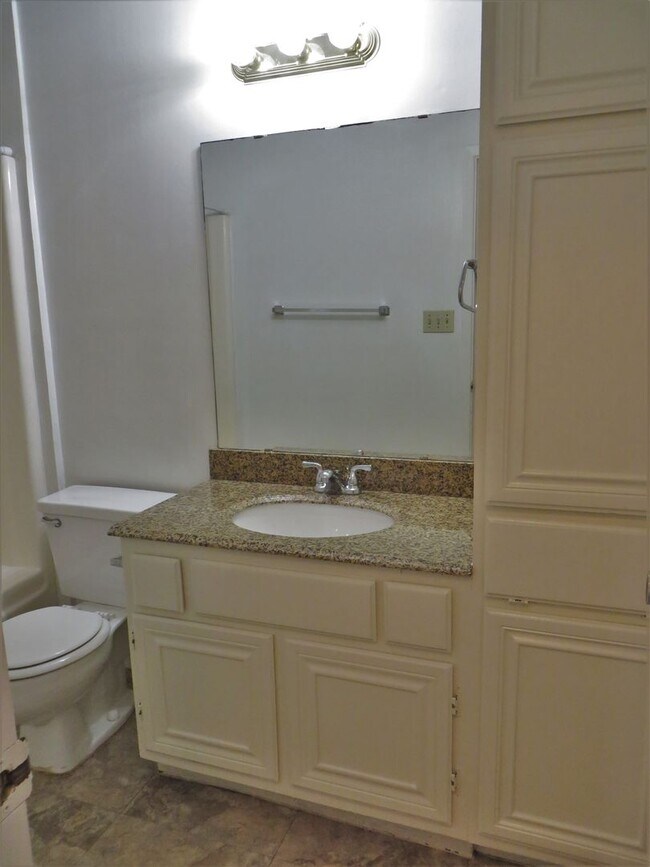 Building Photo - 2 Bedroom 2 Bathroom Georgetown Duplex