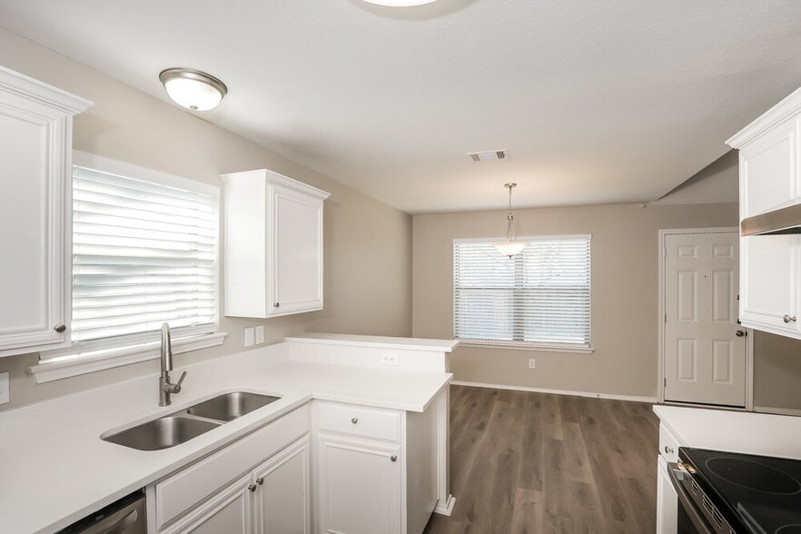 Building Photo - 1024 Brown Crest Rd