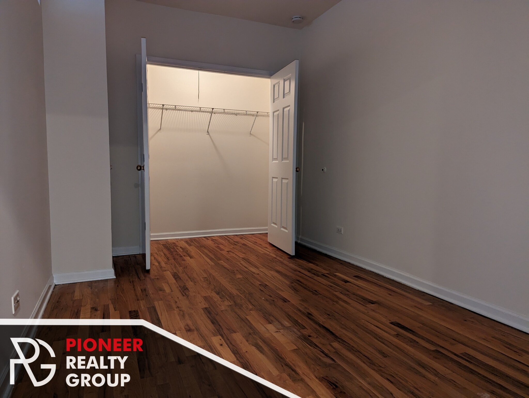 Building Photo - 914 W Dakin St