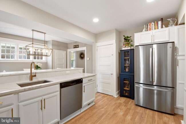 Building Photo - 404 S Jackson St