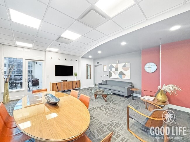 Building Photo - Stunning 1BD/1BA Condo in East Village W/ A/C, W/D, Rooftop Deck, Padres Stadium View, Community ...