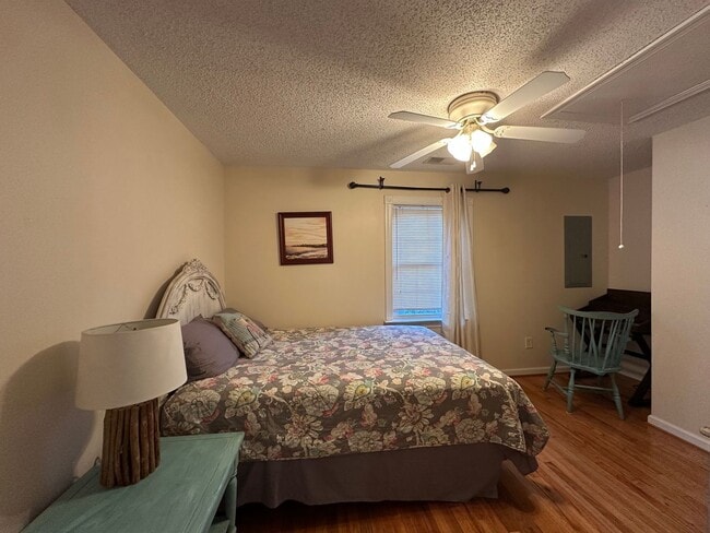 Building Photo - 2 Bed 2 Bath Fully Furnished Home