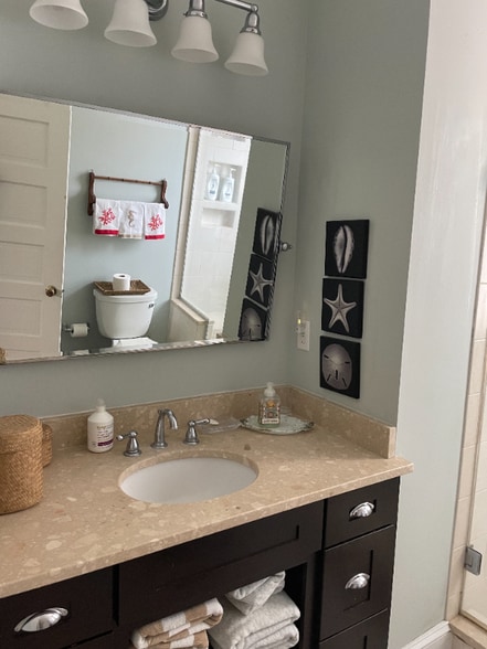 Building Photo - 2010 Shepard St