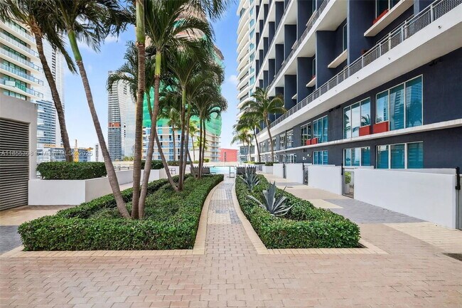 Building Photo - 60 SW 13th St