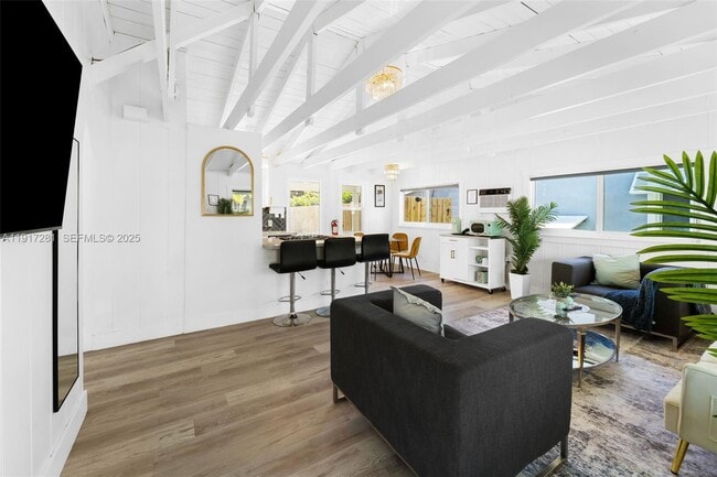 Building Photo - 1464 NE 24th St