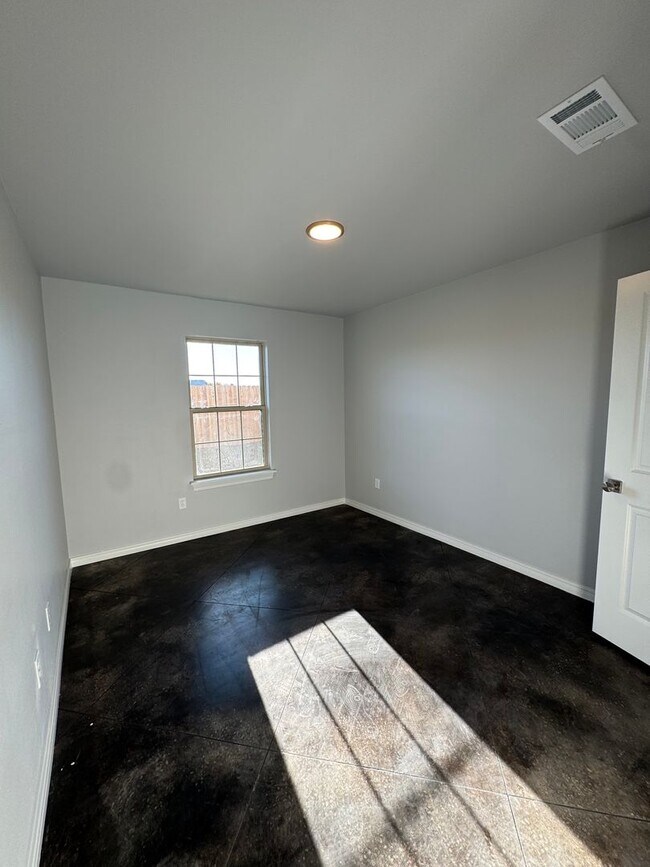 Building Photo - Located in the Glendale Area!!! New Build "Be the 1st to live HERE!!! 1/2 off special 1st month rent