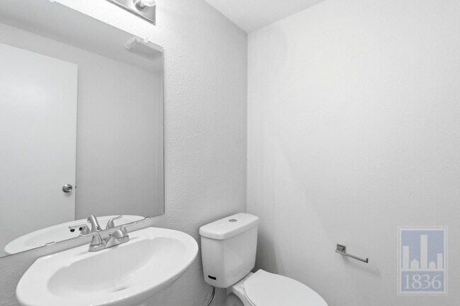 Building Photo - 1308 Southport Dr