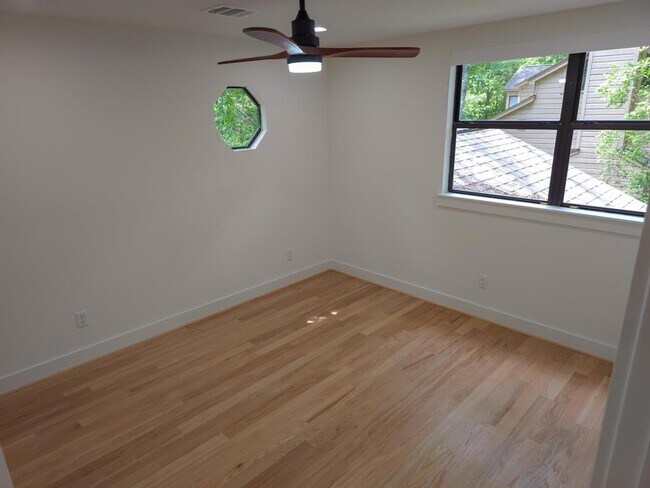 Building Photo - 14 Lehigh Springs Dr