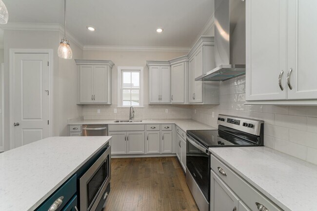Building Photo - Luxury living in The Providence Village!