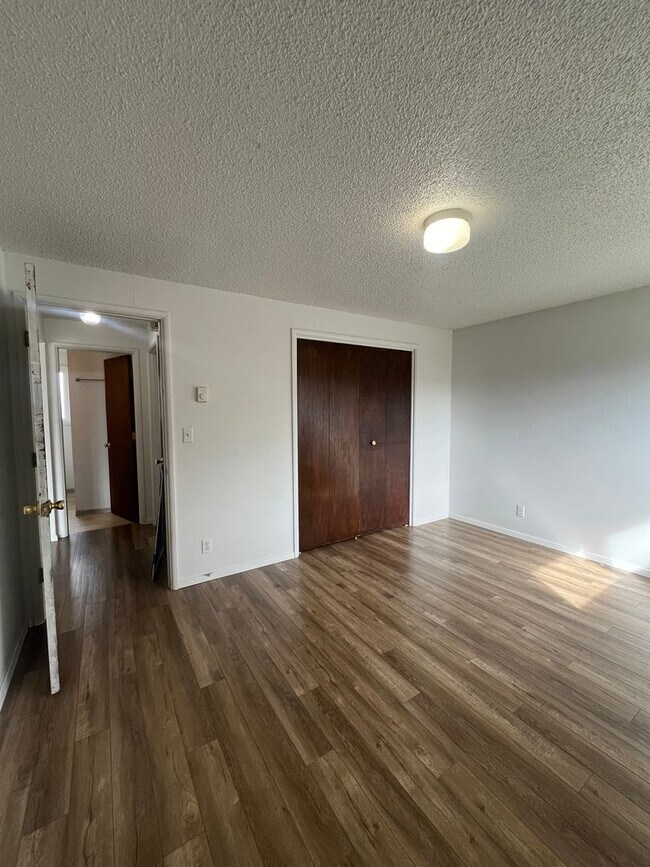 Building Photo - 2-Bedroom 1-Bathroom Duplex in Eugene