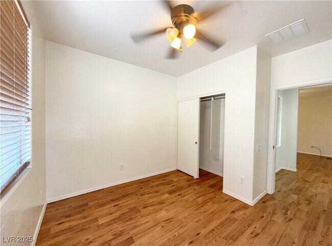 Building Photo - 6868 Sky Pointe Dr
