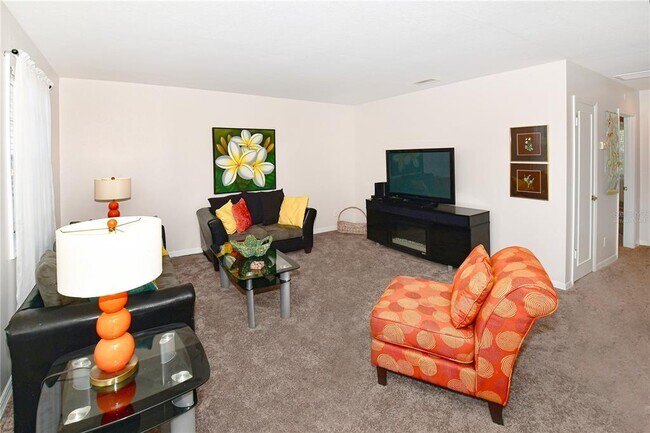 Building Photo - 204 Pompano Dr SE