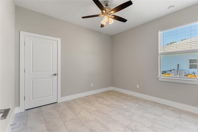 Building Photo - 3473 S San Mateo Dr