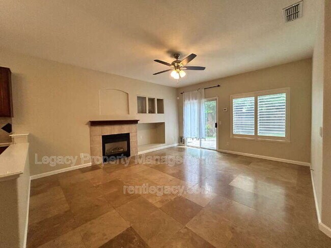 Building Photo - 523 Cascade Dr