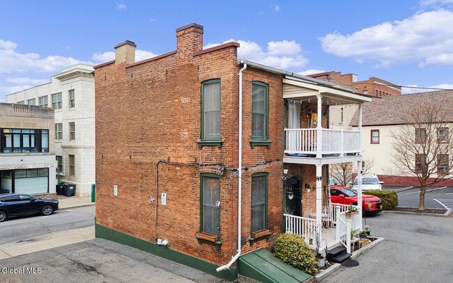 Building Photo - 153 Barrett St