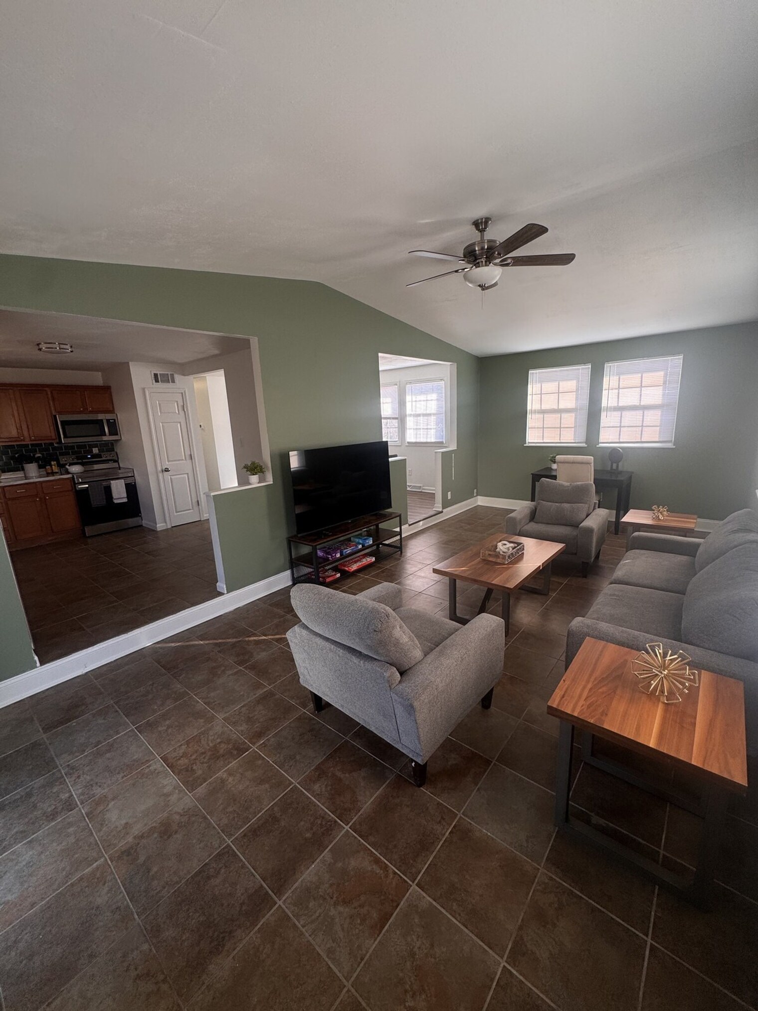 Building Photo - 5765 Heritage-SI ID1472906P