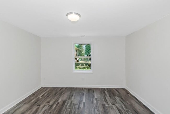 Building Photo - 204 Mill St