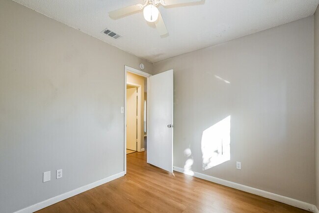 Building Photo - 9556 Brimton Dr