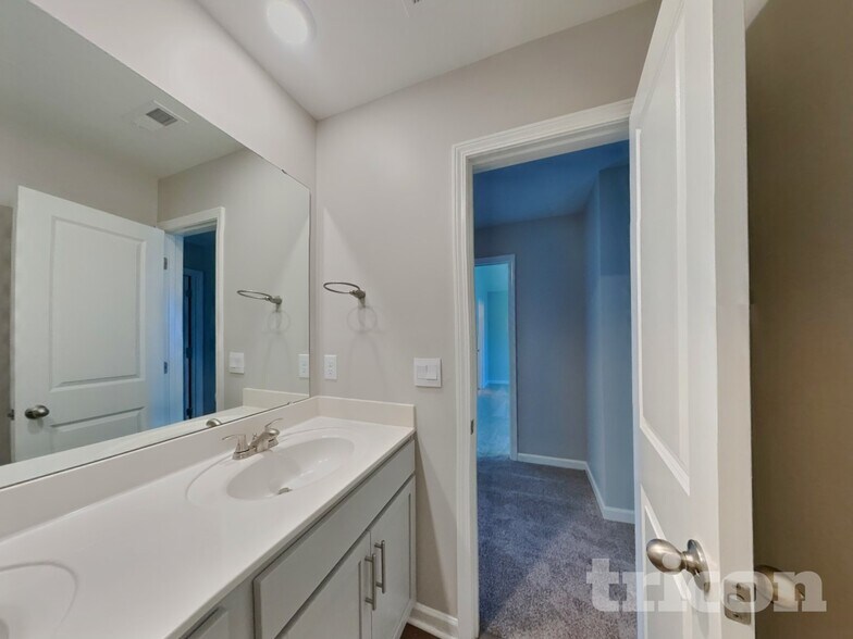 Building Photo - 6858 Keeneland Dr