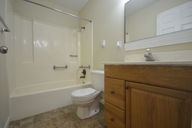 Building Photo - Dogwood Apartments