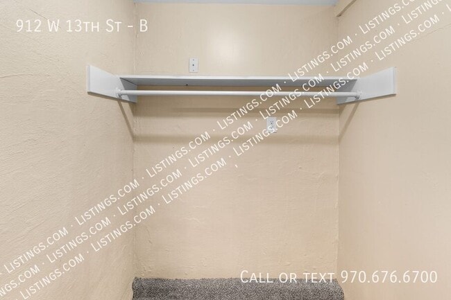 Building Photo - 912 W 13th St