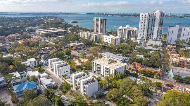 Building Photo - 635 S Orange Ave