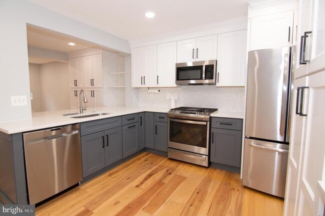 Building Photo - 110 Ingle Pl
