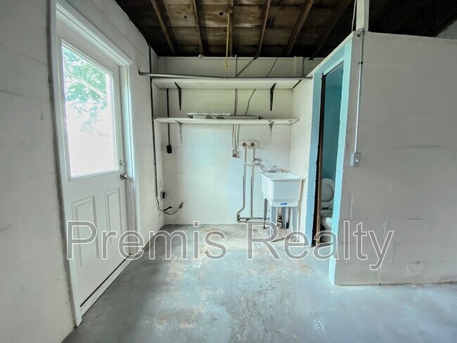 Building Photo - 1121 Mary Jane Ln