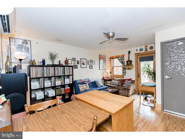 Building Photo - 206 E Girard Ave