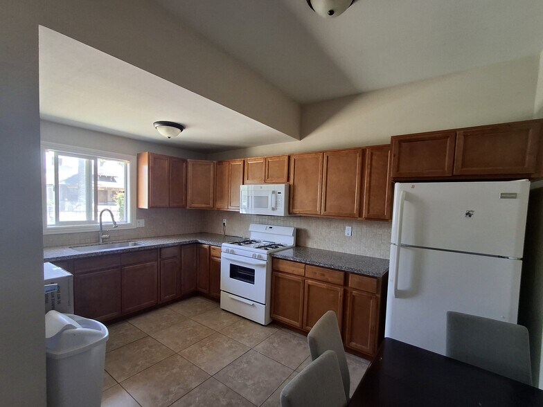 Building Photo - 1248 W 37th Dr